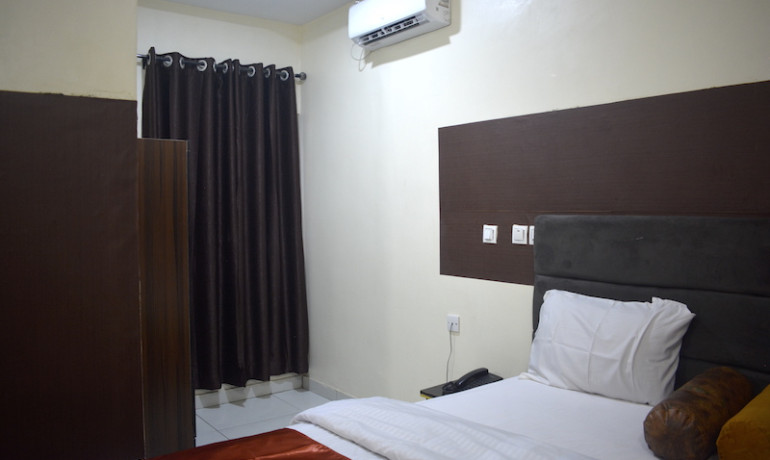 Crystal Palace (304)